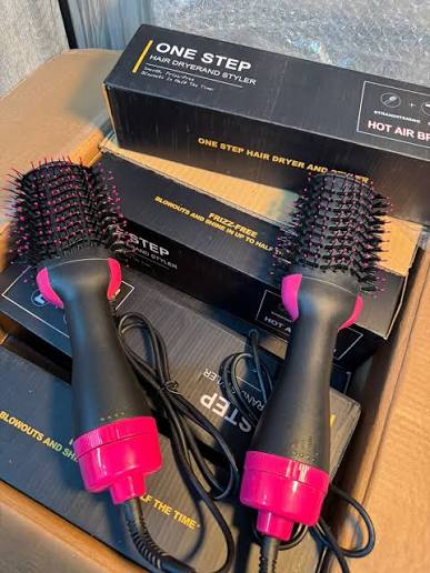 One Step 3-in-1 Hot Air Brush Dryer & Volumizer | Free Shipping All Over Pakistan